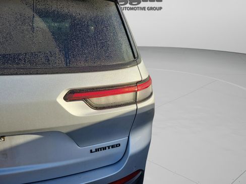 Used 2023 Jeep Grand Cherokee L Limited w/ Black Appearance Package image 23