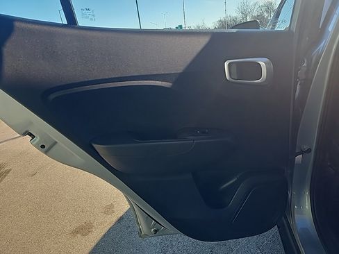 Certified 2023 Hyundai Venue SEL image 28