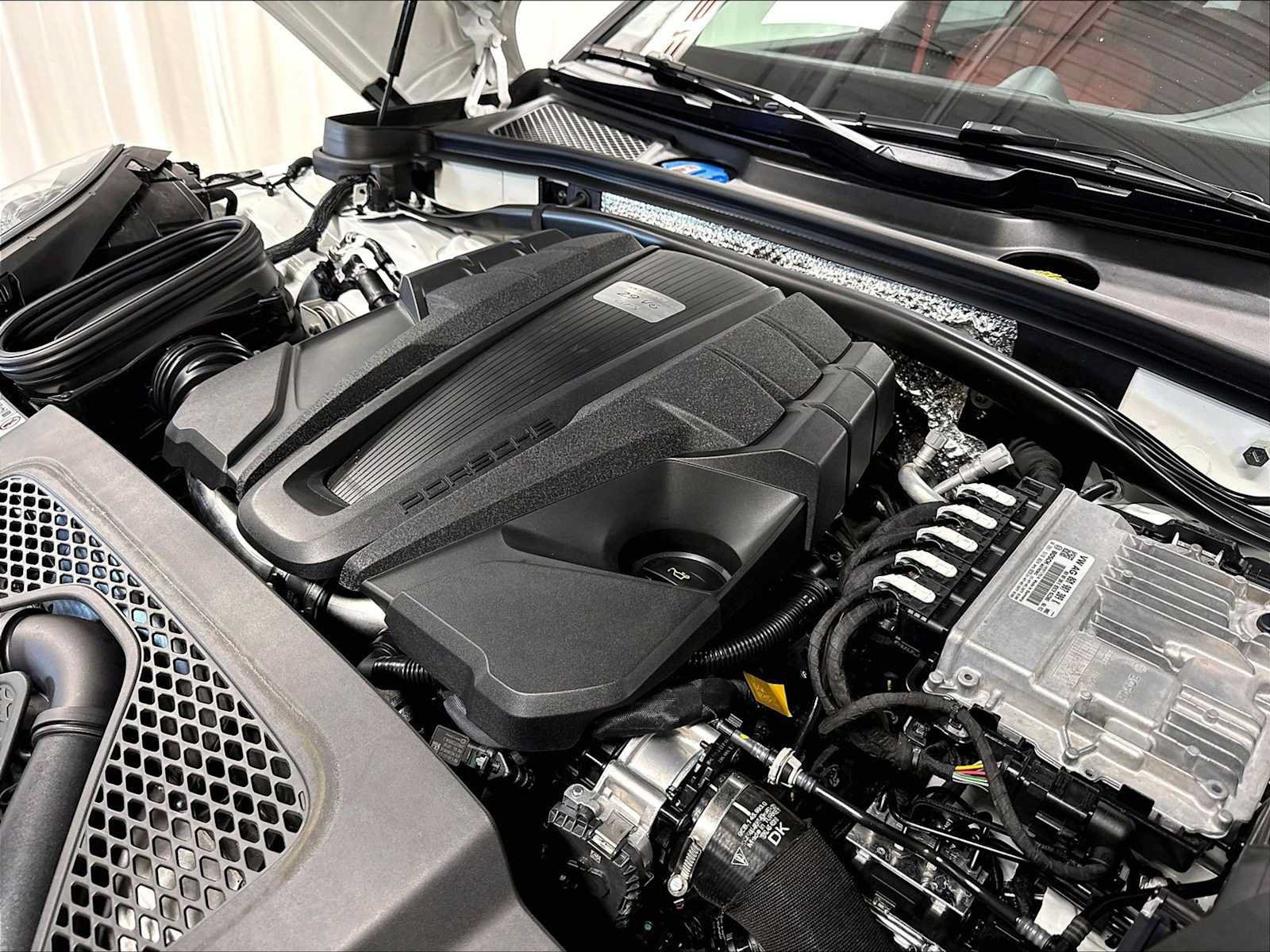 Used 2021 Porsche Macan GTS AWD/4WD image 38