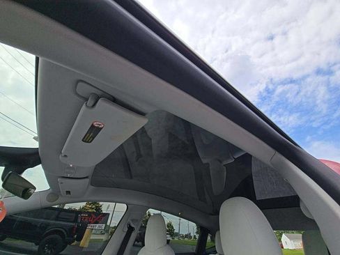 Used 2021 Tesla Model Y Long Range AWD/4WD image 5