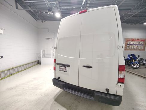 Used 2021 Nissan NV 2500 SV image 7