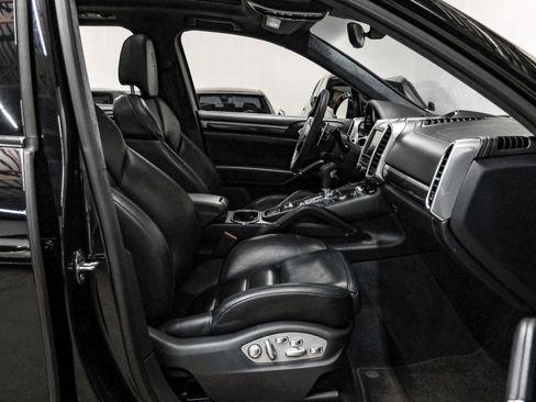 Used 2014 Porsche Cayenne Turbo S AWD/4WD image 38