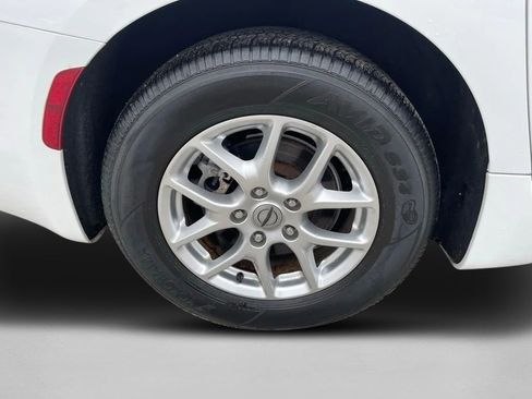 Used 2022 Chrysler Voyager LX image 27
