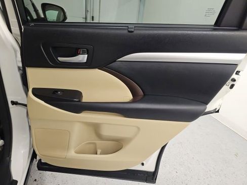 Used 2014 Toyota Highlander XLE image 36