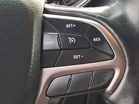 Used 2020 Jeep Grand Cherokee Laredo AWD/4WD image 21