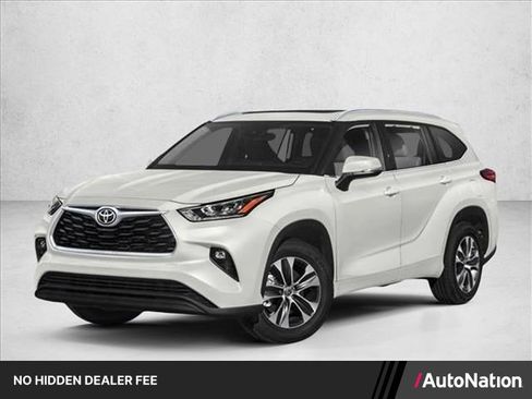 Used 2021 Toyota Highlander XLE FWD image 1