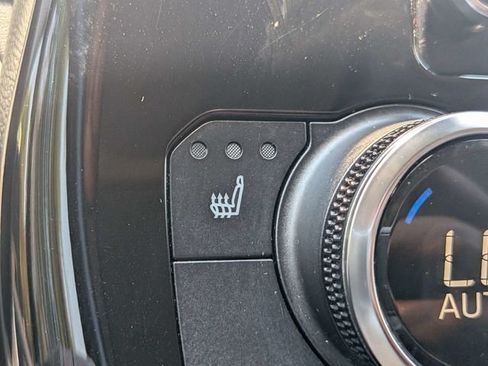 Used 2022 Toyota Highlander XLE FWD image 23