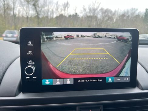 Certified 2025 Honda Pilot Touring image 18