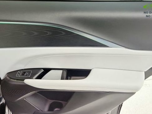 Used 2025 Cadillac Lyriq Luxury AWD/4WD image 43