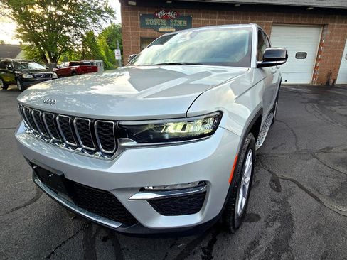 Used 2022 Jeep Grand Cherokee Limited image 2