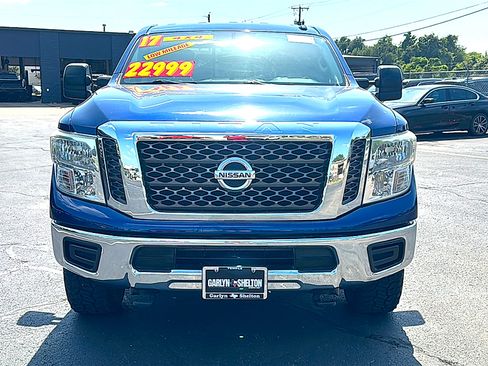 Used 2017 Nissan Titan SV w/ Heavy Duty GAWR Package AWD/4WD image 11