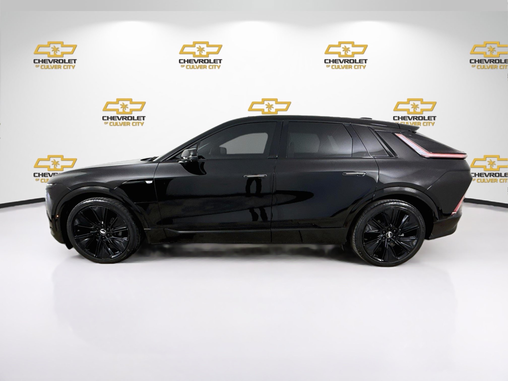 Used 2023 Cadillac Lyriq 2WD image 3