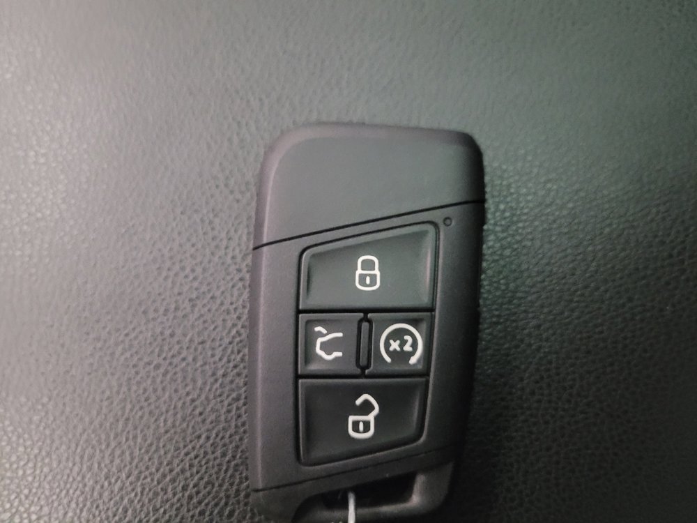 Used 2020 Volkswagen Atlas Cross Sport SEL AWD/4WD image 32