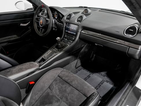 Used 2020 Porsche 718 Cayman GT4 image 27