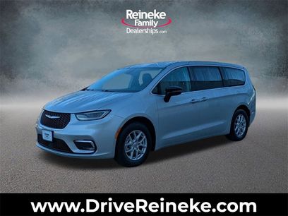 Used 2024 Chrysler Pacifica Touring-L