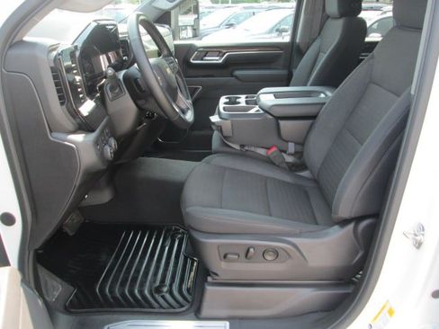 Used 2025 Chevrolet Silverado 2500 LT w/ Convenience Package AWD/4WD image 11