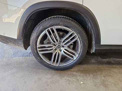 Used 2024 Mercedes-Benz GLS 450 4MATIC image 32