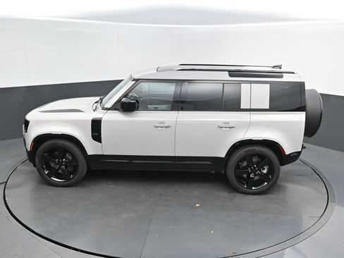 New 2026 Land Rover Defender 110 X-Dynamic SE AWD/4WD image 34
