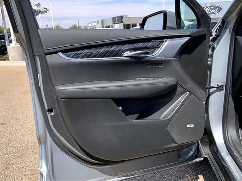 Used 2025 Cadillac XT6 Premium Luxury AWD/4WD image 22