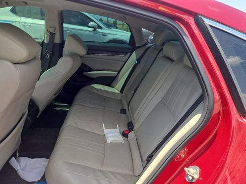 Used 2018 Honda Accord Touring image 11