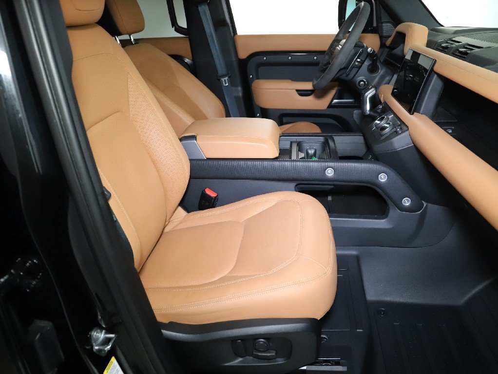 Certified 2024 Land Rover Defender 110 V8 AWD/4WD image 30