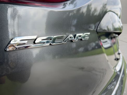 Used 2015 Ford Escape SE FWD image 12