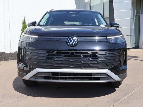 Used 2025 Volkswagen Tiguan S AWD/4WD image 3