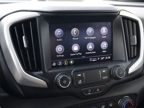 Used 2024 GMC Terrain SLT image 17