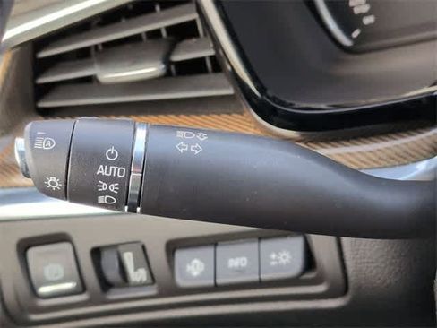 Used 2017 Cadillac XT5 Platinum image 28