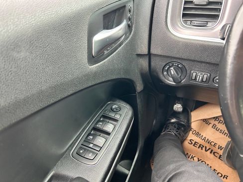 Used 2019 Dodge Charger SXT w/ Leather Interior Group RWD image 19