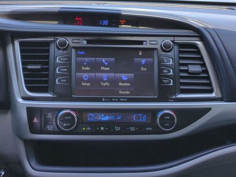 Used 2018 Toyota Highlander Plus FWD image 14