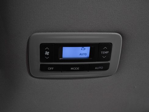 Used 2019 Toyota Sienna XLE w/ XLE Navigation Package AWD/4WD image 17