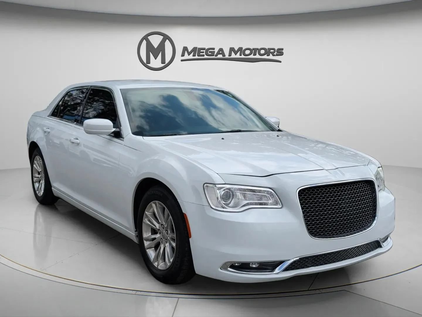 Used 2021 Chrysler 300 Touring RWD image 11