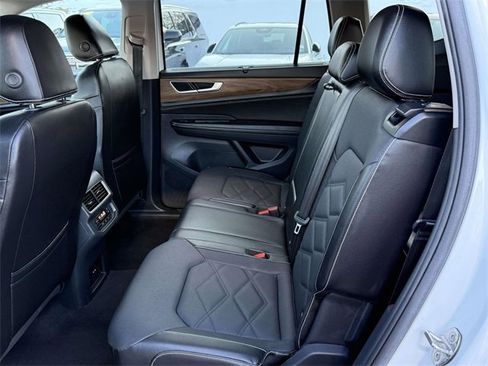 Used 2024 Volkswagen Atlas SE image 11