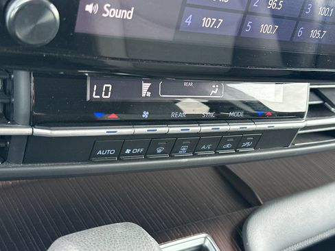 Used 2024 Toyota Sienna LE AWD/4WD image 20