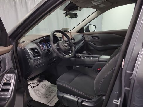 Used 2023 Nissan Rogue S image 12