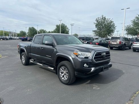 Used 2019 Toyota Tacoma SR5 AWD/4WD image 2