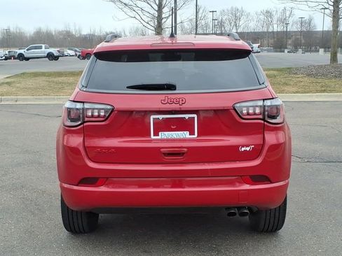Certified 2022 Jeep Compass Limited AWD/4WD image 5