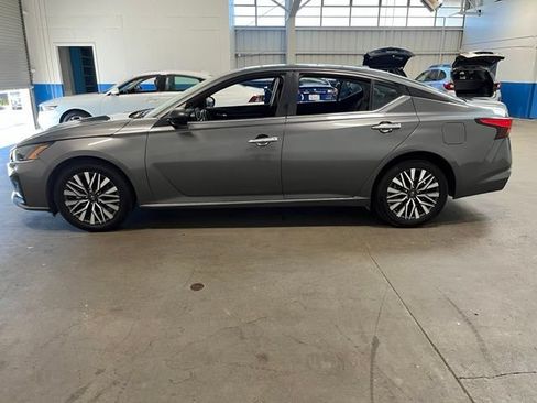 Used 2024 Nissan Altima 2.5 SV FWD image 6