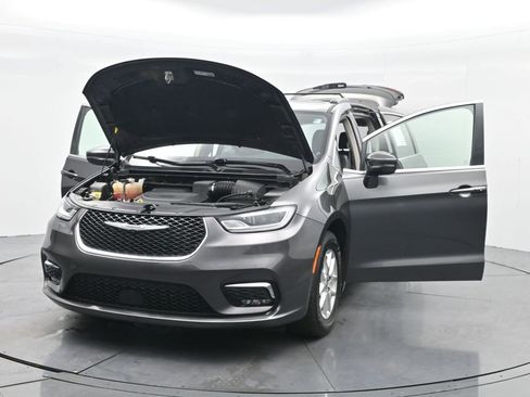 Used 2022 Chrysler Pacifica Touring-L image 34