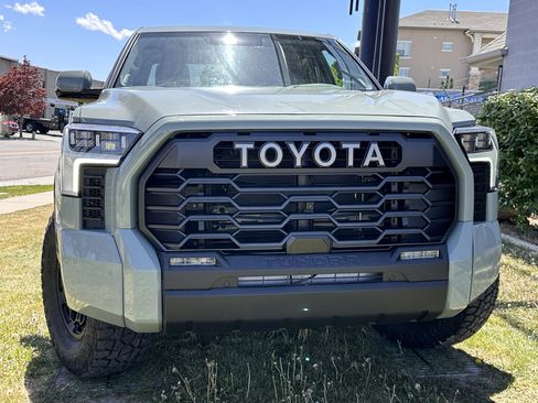 Used 2024 Toyota Tundra Limited AWD/4WD image 4