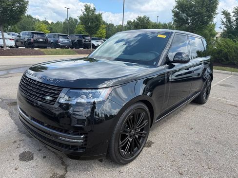 Used 2025 Land Rover Range Rover Long Wheelbase SE AWD/4WD image 1