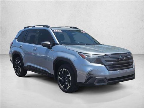 Used 2025 Subaru Forester Limited w/ Popular Package AWD/4WD image 3