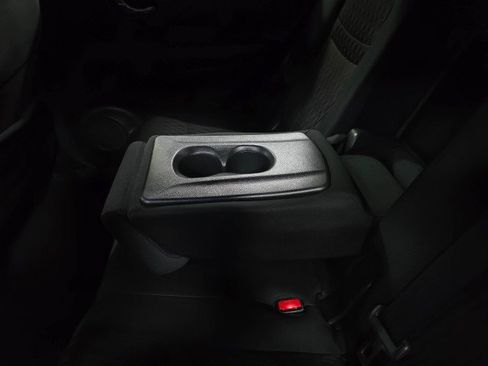 Used 2019 Nissan Rogue SV image 16