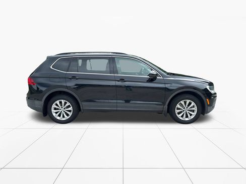 Used 2019 Volkswagen Tiguan SE w/ Panoramic Sunroof Package FWD image 9
