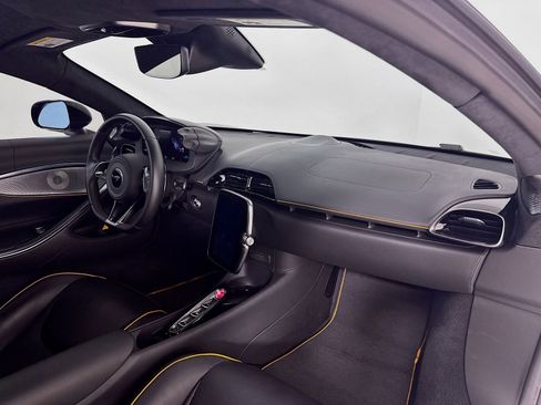 Used 2024 McLaren Artura image 9