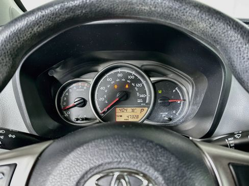 Used 2017 Toyota Yaris L FWD image 18