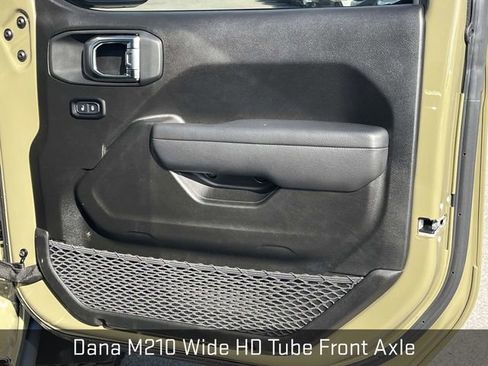 Used 2025 Jeep Wrangler Willys image 23