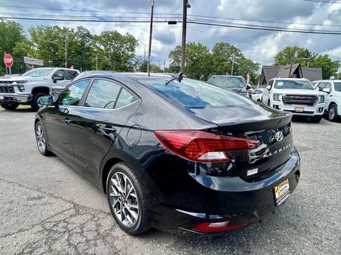 Used 2019 Hyundai Elantra Limited w/ Cargo Package FWD image 3