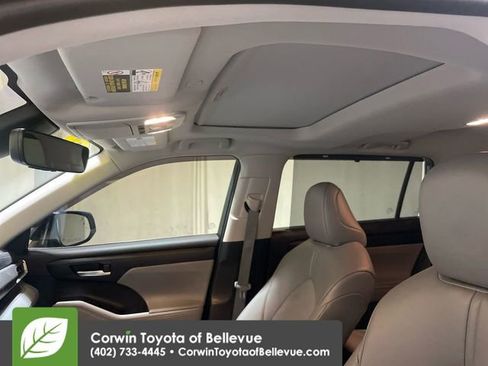 Used 2023 Toyota Highlander XLE image 24